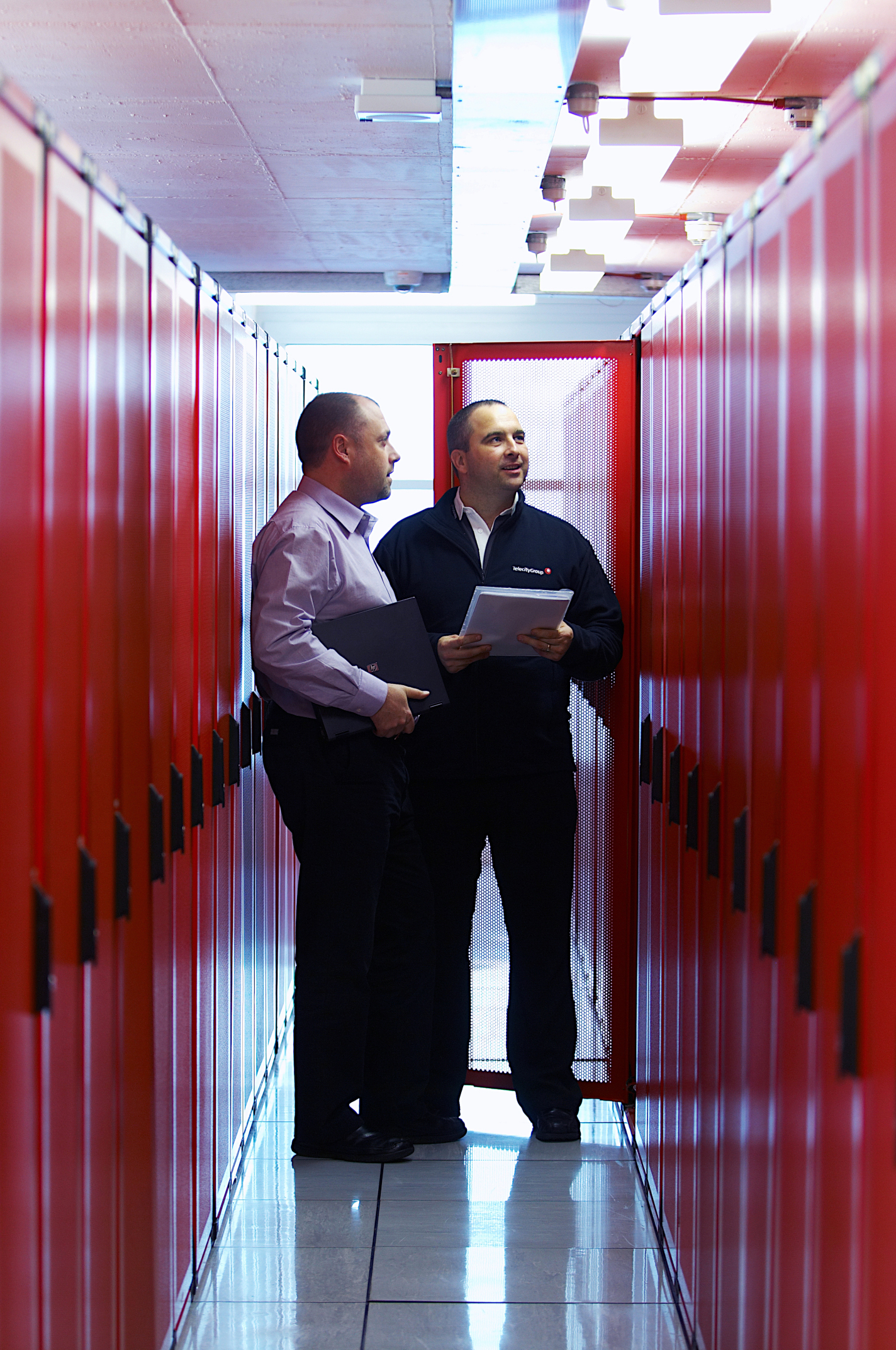 In de zogenaamde lights-out datacenters komt niemand meer in de computerruimten, behalve om onderhoud op de hardware te doen.